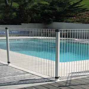 Poteau barrière piscine blanc