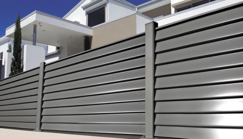 cloture en aluminium en clins gris anthracite