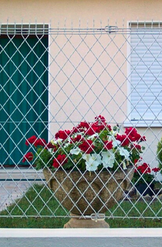 clôture anti-intrusion maison - grillage ondulé.