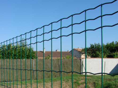 clôture industrielle : grillage soudé plastifié