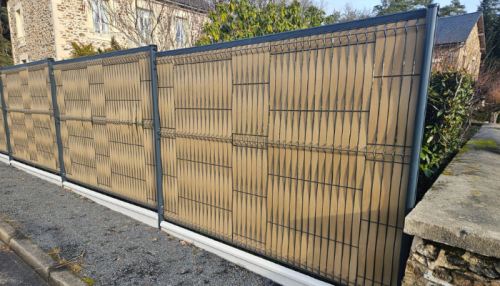 clôture en bois : lames occultantes composites